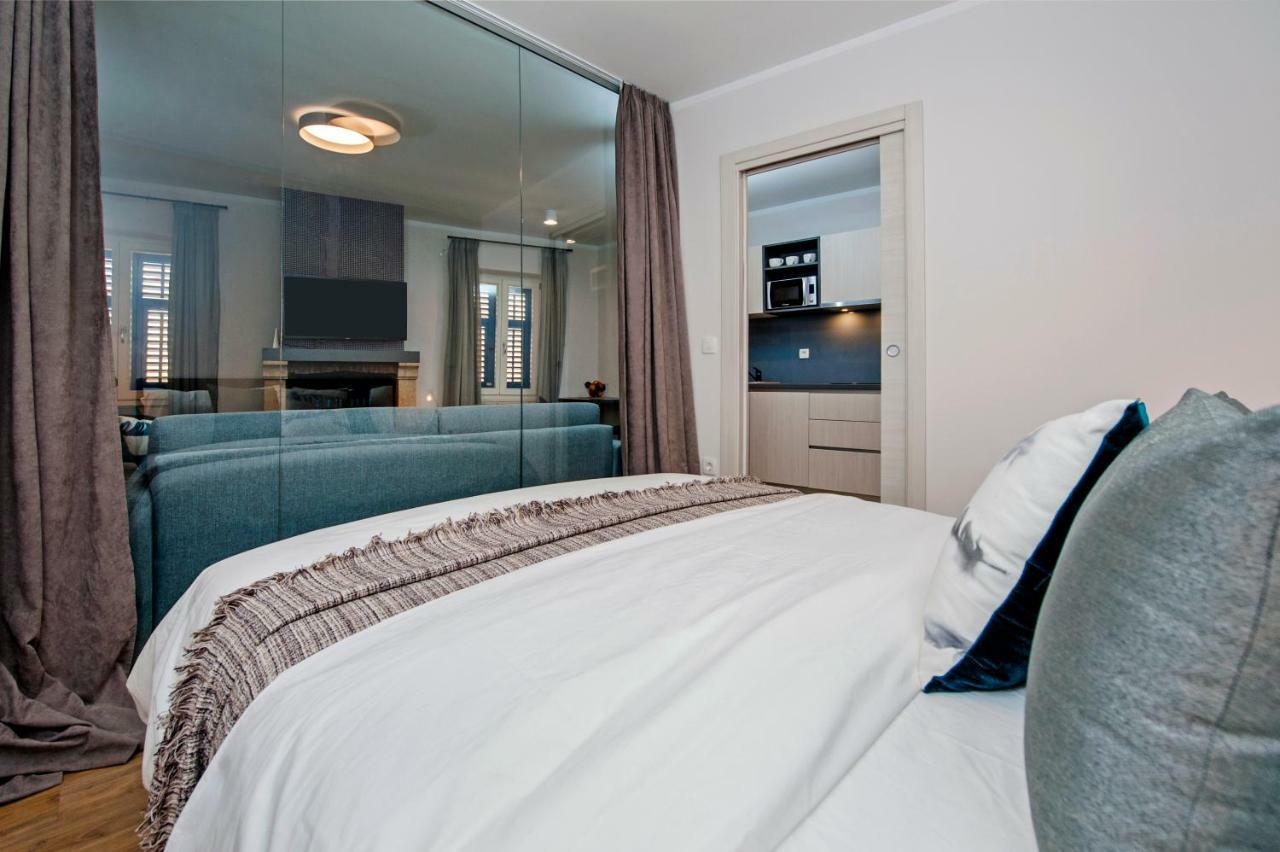 Harmony In Blue Apartment Ровин Екстериор снимка
