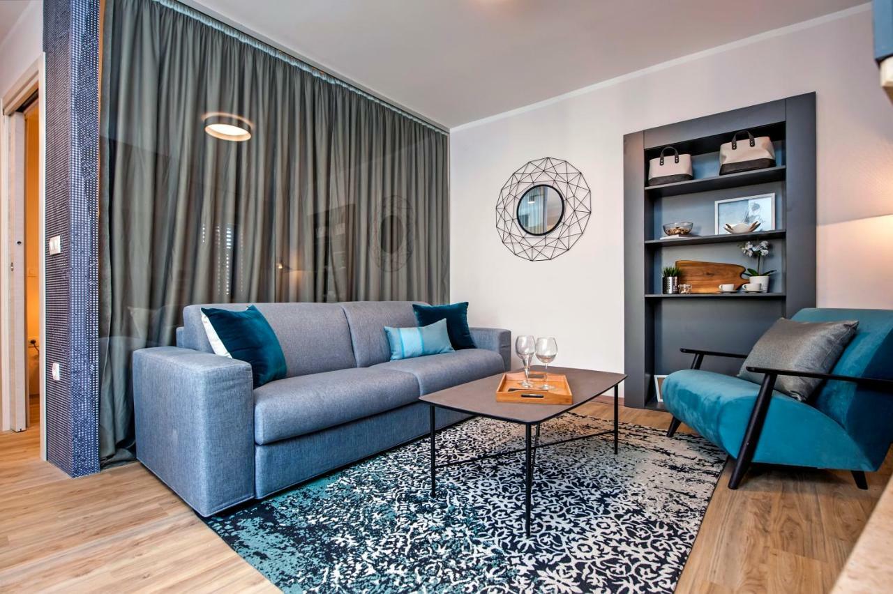 Harmony In Blue Apartment Ровин Екстериор снимка