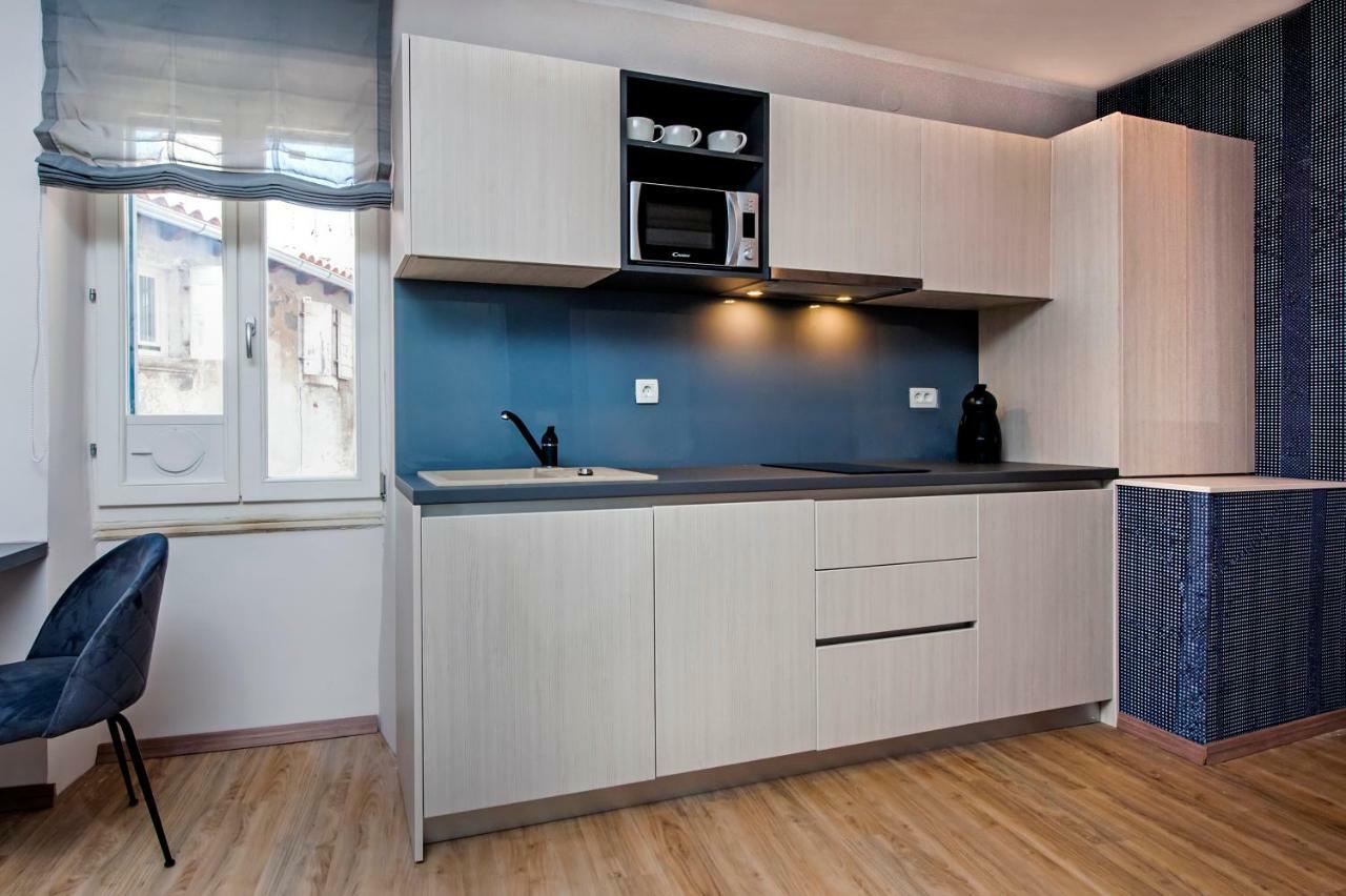 Harmony In Blue Apartment Ровин Екстериор снимка