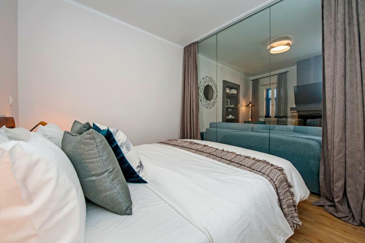 Harmony In Blue Apartment Ровин Екстериор снимка