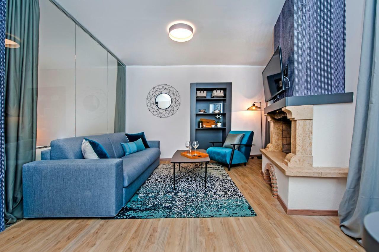 Harmony In Blue Apartment Ровин Екстериор снимка