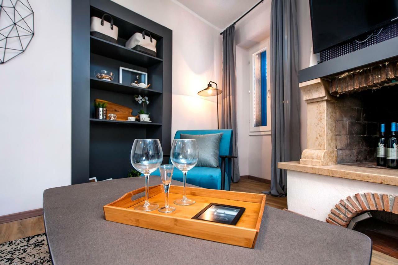 Harmony In Blue Apartment Ровин Екстериор снимка