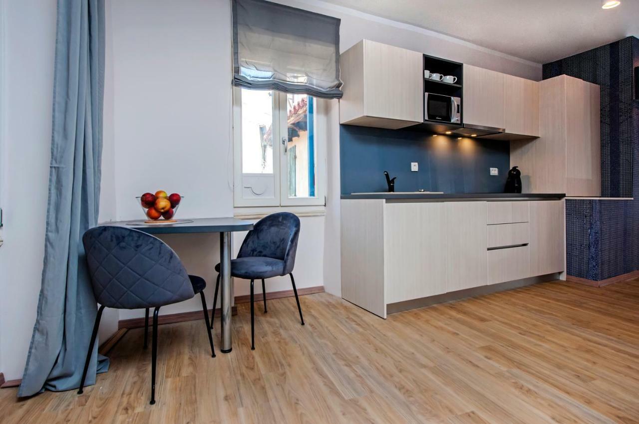 Harmony In Blue Apartment Ровин Екстериор снимка