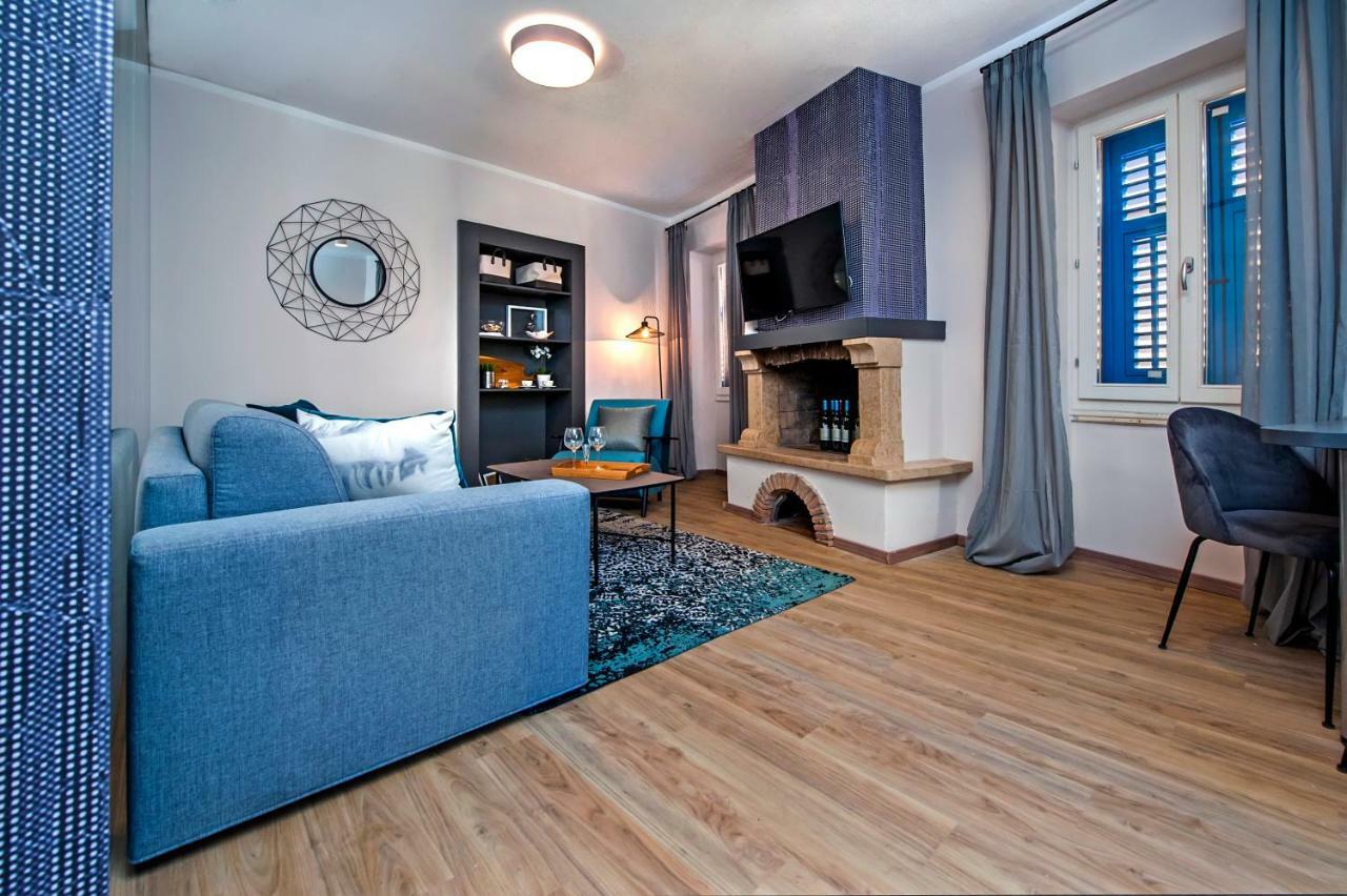 Harmony In Blue Apartment Ровин Екстериор снимка