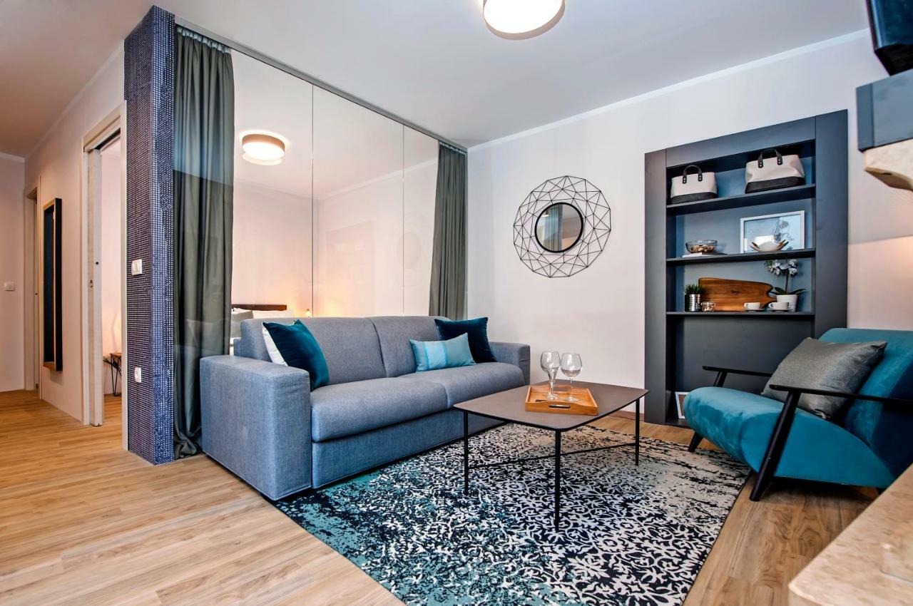 Harmony In Blue Apartment Ровин Екстериор снимка