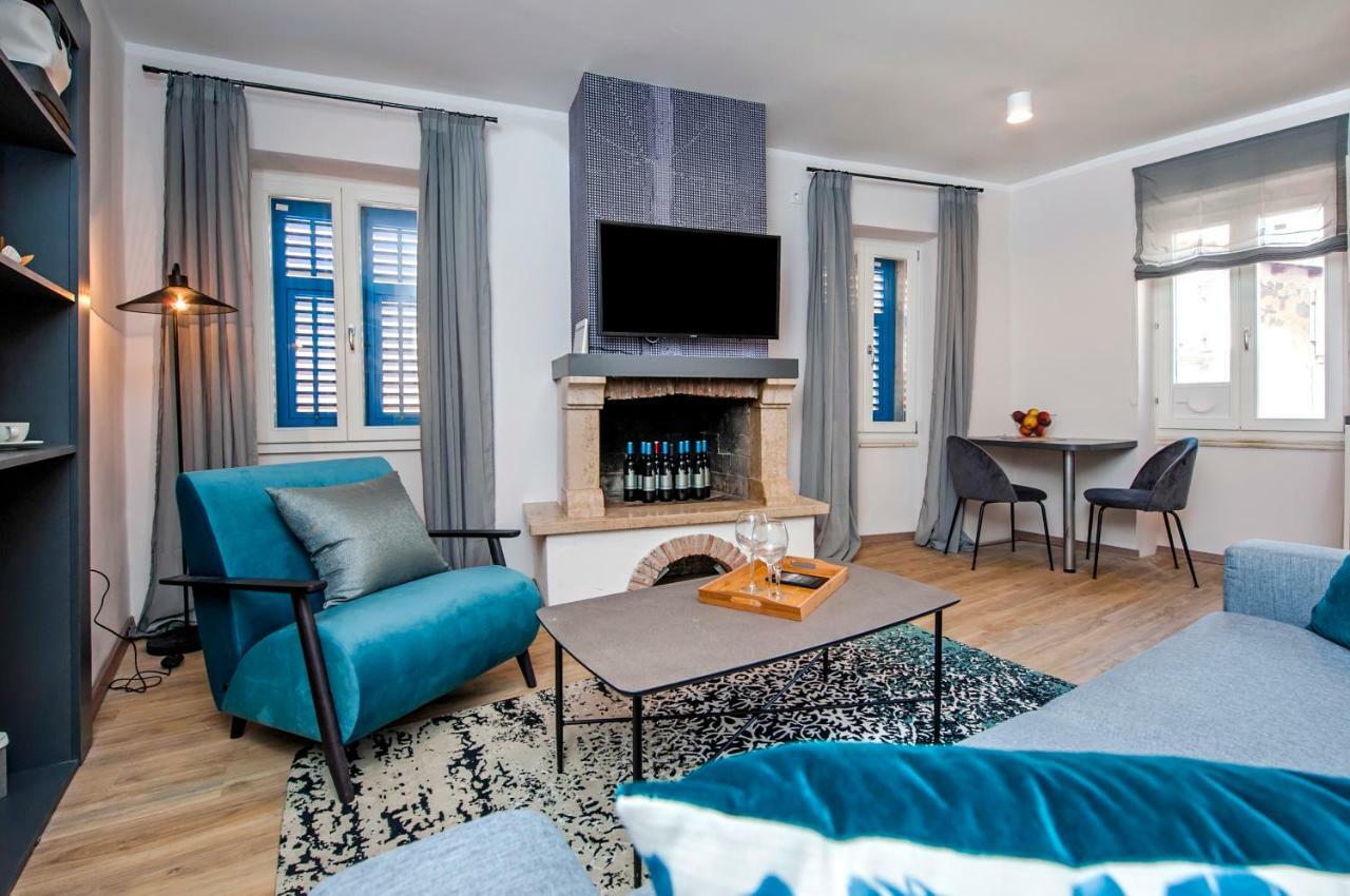 Harmony In Blue Apartment Ровин Екстериор снимка