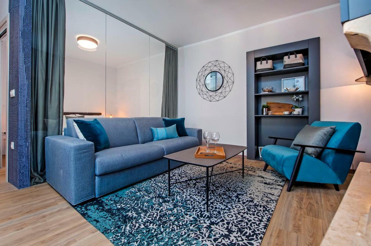 Harmony In Blue Apartment Ровин Екстериор снимка