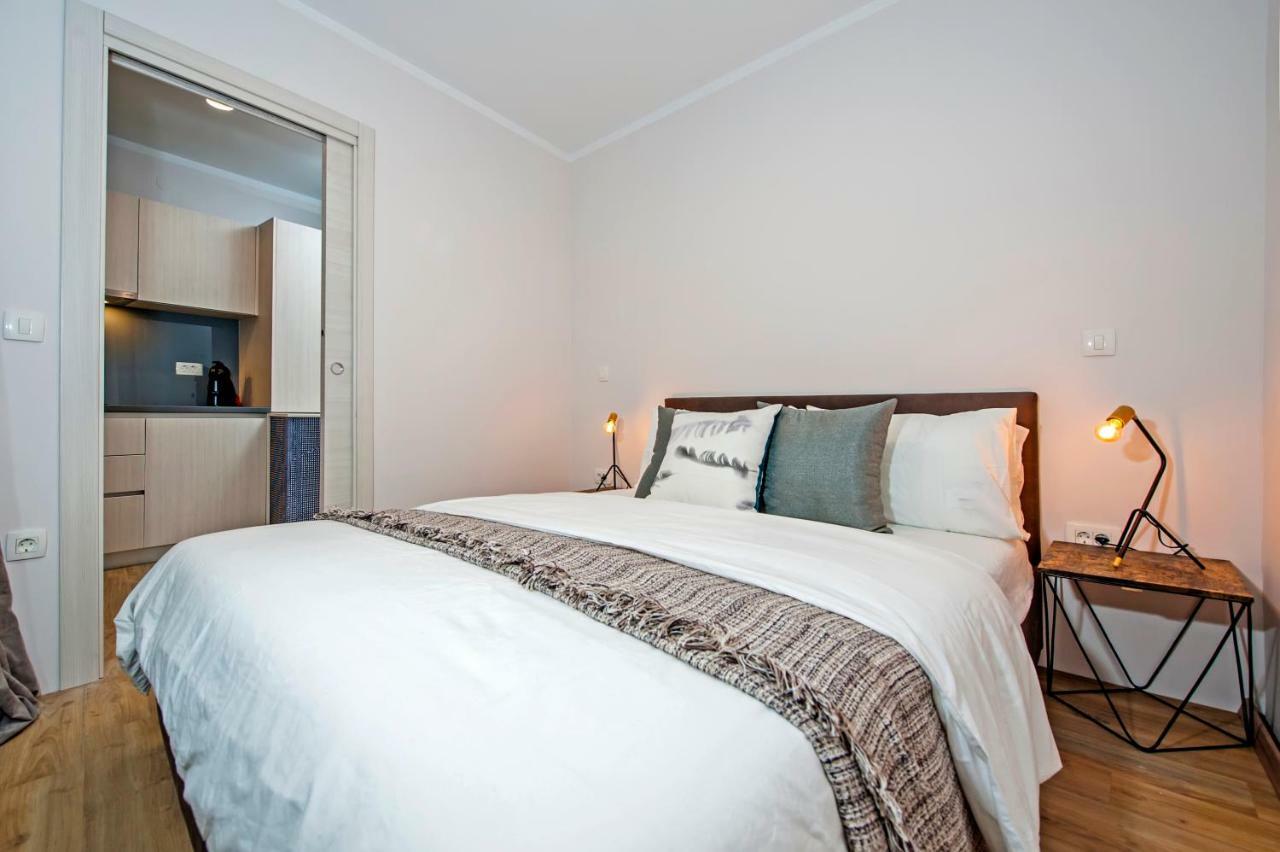 Harmony In Blue Apartment Ровин Екстериор снимка